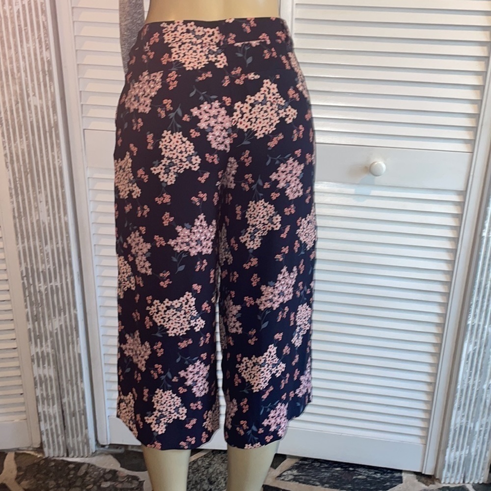 Loft Floral Wide-Leg Cropped Pants in Navy Size 2 Petite - Picture 4 of 5